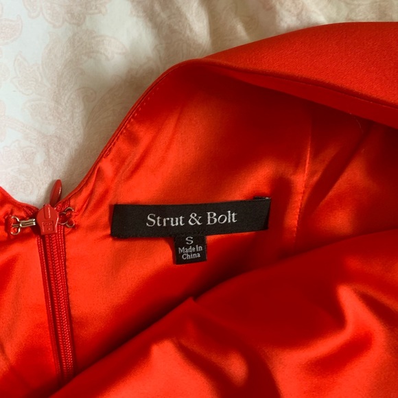 Strut and Bolt red top size small - Picture 3 of 3